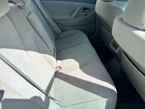 Used 2011 Toyota Camry LE FWD image 8