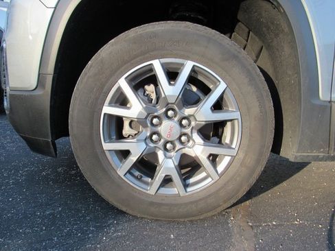 Used 2023 GMC Acadia SLT w/ Preferred Package image 9