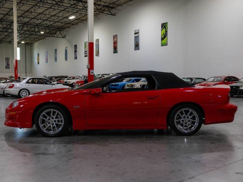 Used 2002 Chevrolet Camaro Z28 w/ SS Performance/Appearance Pkg RWD image 22