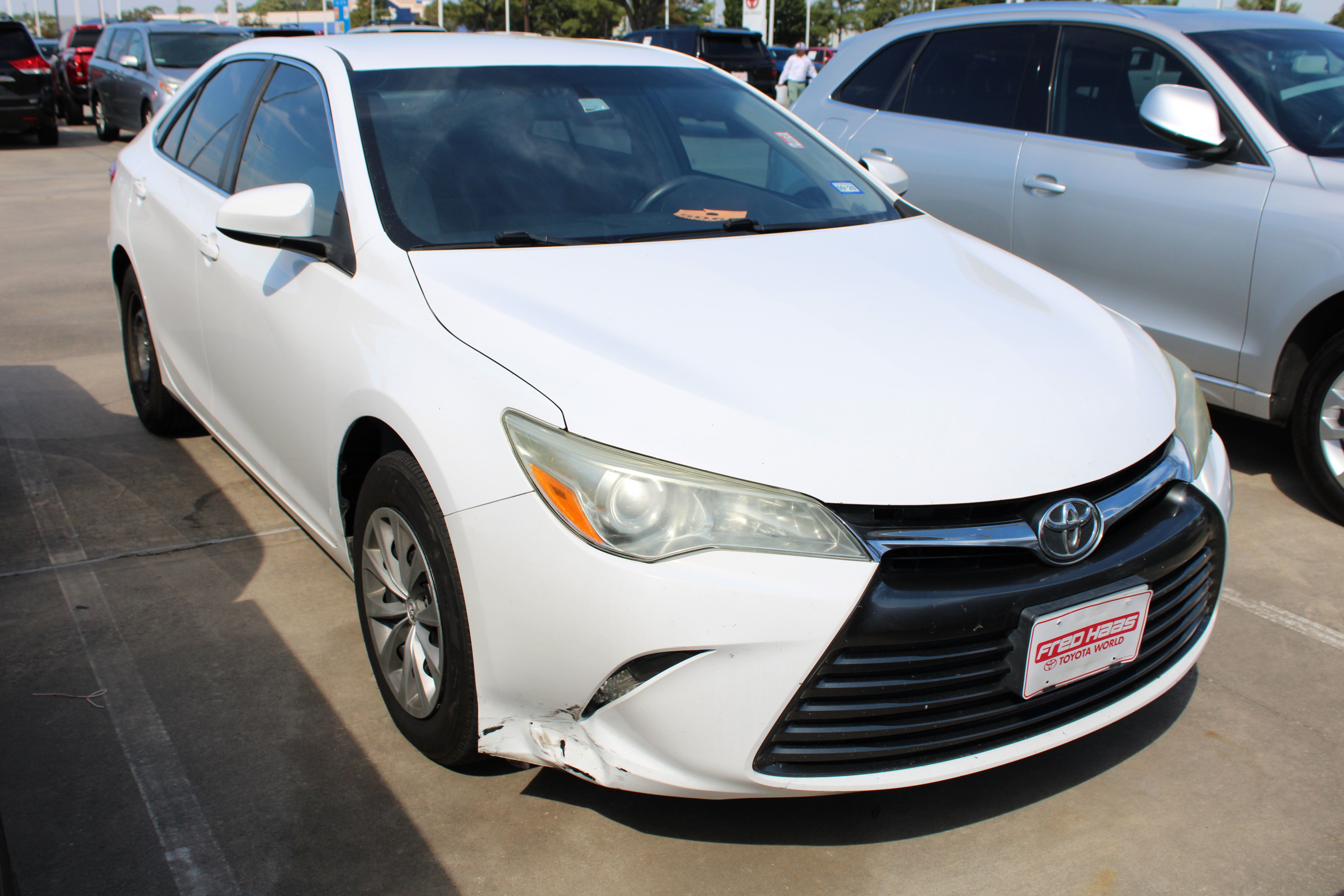 Used 2017 Toyota Camry LE FWD image 2