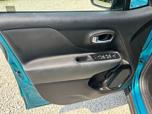 Used 2022 Jeep Renegade Altitude image 38