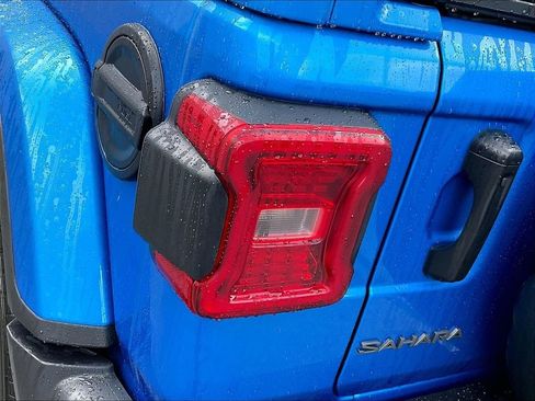 Used 2025 Jeep Wrangler Unlimited Sahara AWD/4WD image 34
