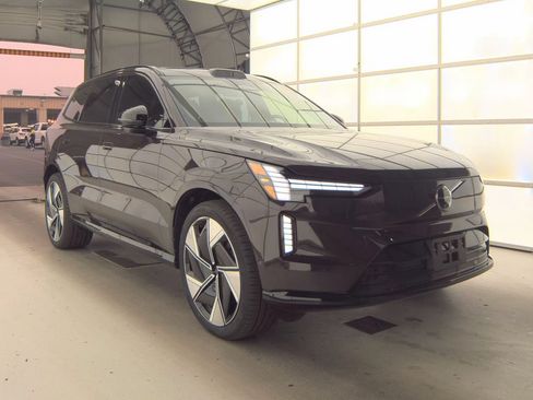 Used 2025 Volvo EX90 Ultra AWD/4WD image 2
