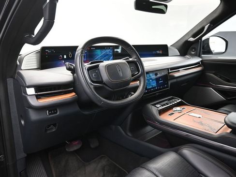 Used 2025 Lincoln Navigator Black Label image 21