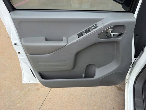 Used 2020 Nissan Frontier SV RWD image 13