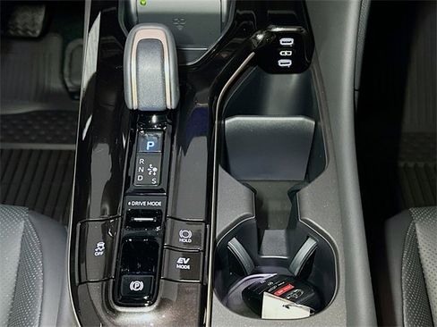 New 2025 Toyota Crown Signia image 11