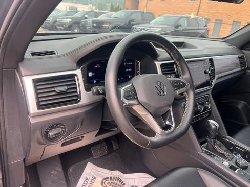 Used 2022 Volkswagen Atlas Cross Sport SE w/ Black Wheel Package AWD/4WD image 7