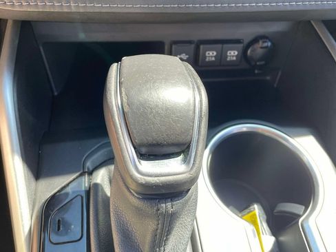 Used 2021 Toyota Highlander XLE FWD image 28
