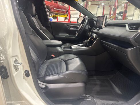 Used 2019 Toyota RAV4 XSE w/ XSE Weather Package AWD/4WD image 6