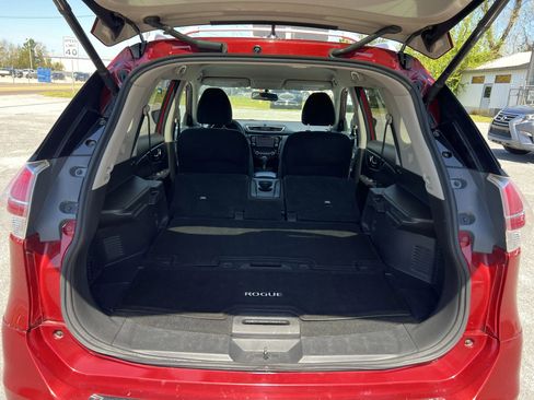 Used 2016 Nissan Rogue SV w/ SV Premium Package image 16