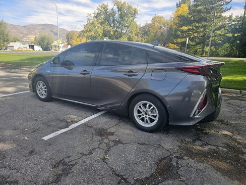 Used 2017 Toyota Prius Prime Advanced image 3