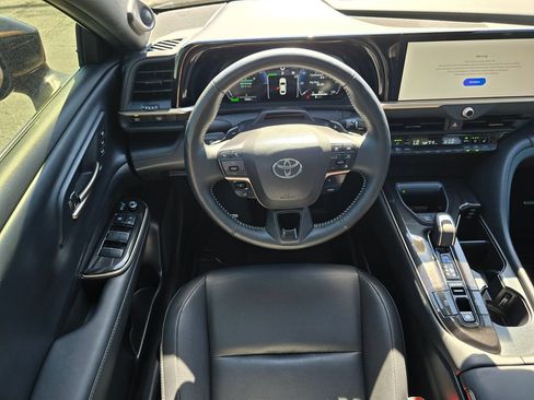 Used 2024 Toyota Crown Platinum AWD/4WD image 17