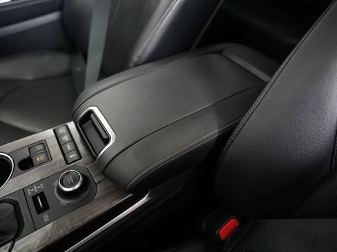 Used 2020 Toyota Highlander Limited image 32