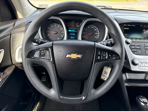 Used 2017 Chevrolet Equinox LS FWD image 21