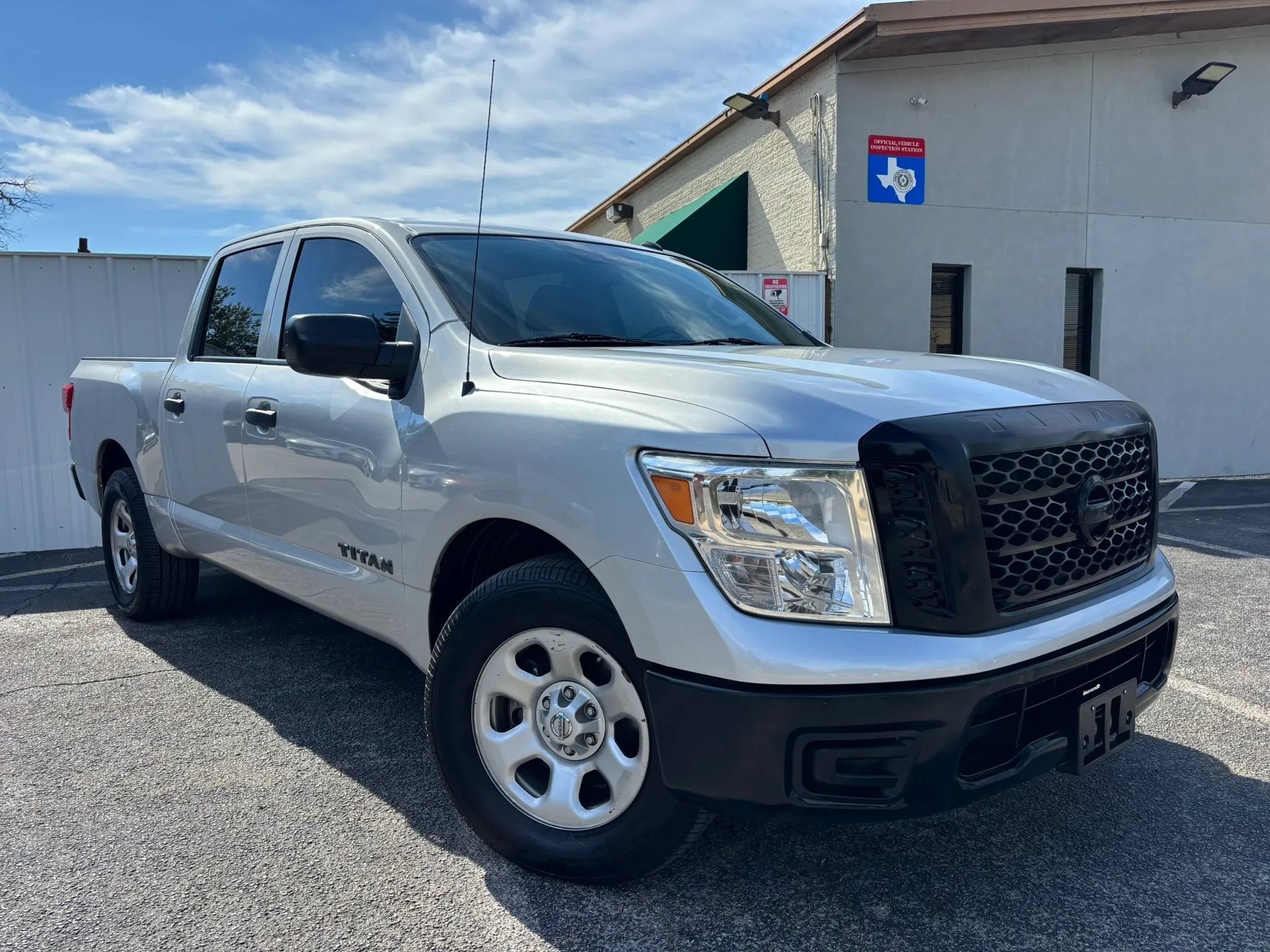 Used 2019 Nissan Titan S w/ S Utility Package RWD image 11