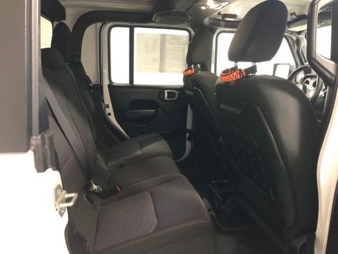 Used 2023 Jeep Gladiator Mojave w/ Cold Weather Group image 9