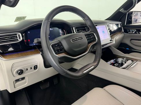 Certified 2025 Jeep Grand Wagoneer 4WD image 23