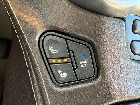 Used 2016 Chevrolet Suburban LTZ image 16