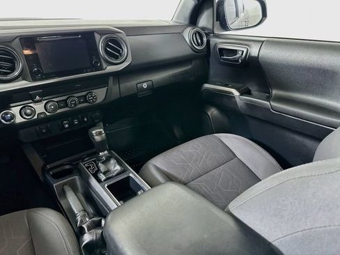 Used 2019 Toyota Tacoma TRD Sport AWD/4WD image 26