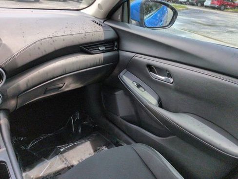 Used 2024 Nissan Sentra SV FWD image 15