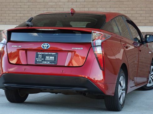 Used 2018 Toyota Prius Four w/ Advanced Technology Package FWD image 11