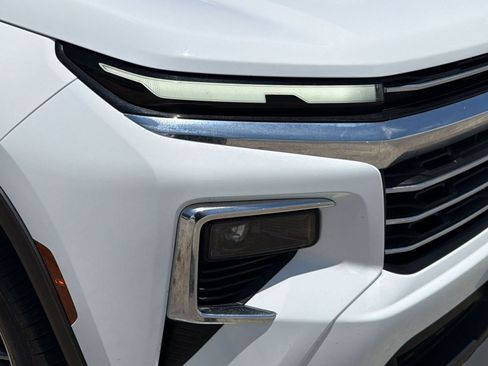 Used 2025 Chevrolet Traverse LT AWD/4WD image 11