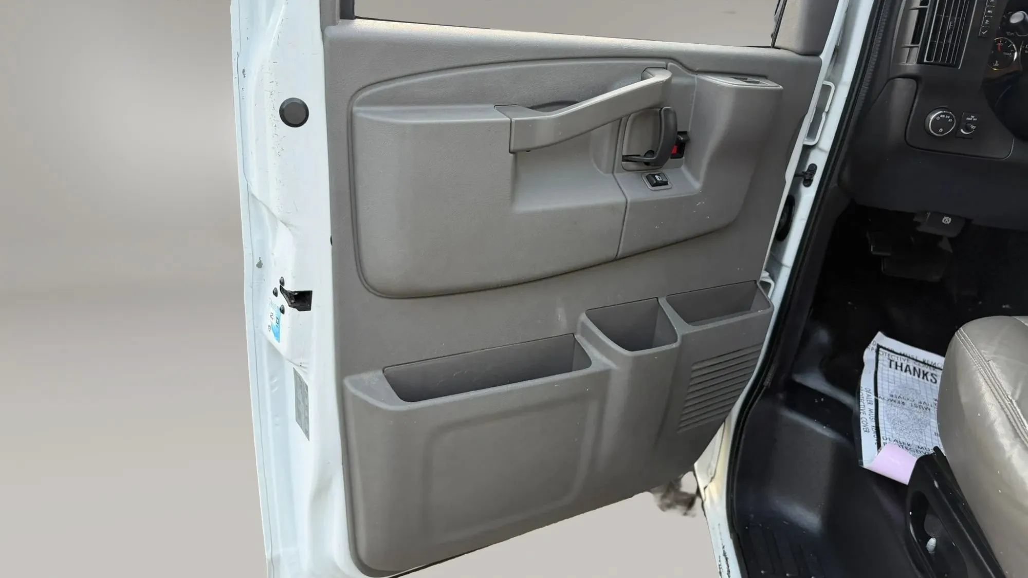 Used 2016 Chevrolet Express 2500 RWD image 9