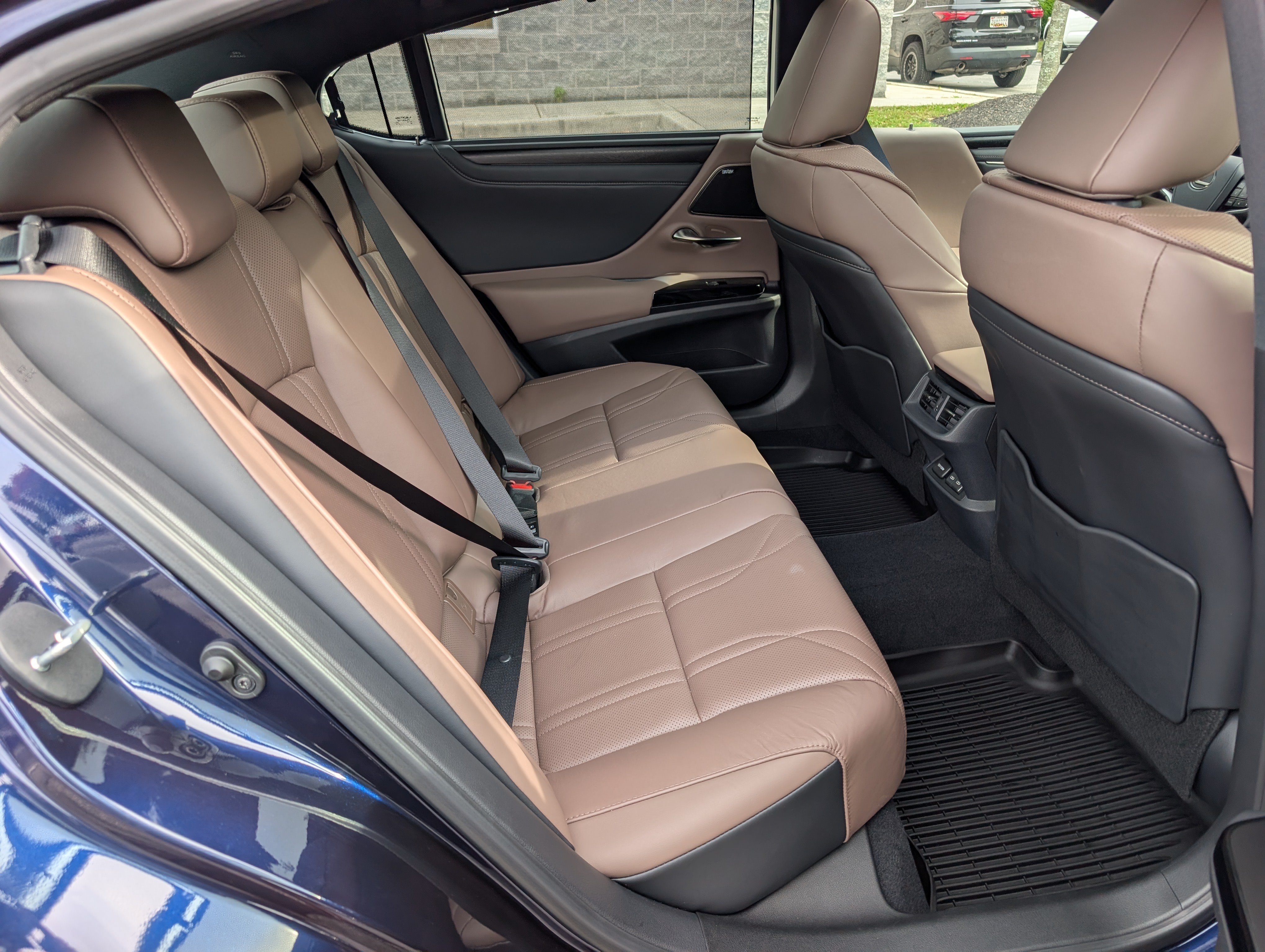 Used 2025 Lexus ES 350 Ultra Luxury FWD image 12