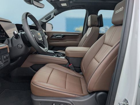 New 2025 Chevrolet Suburban High Country image 19