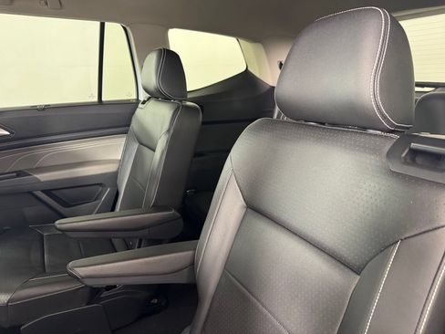 Used 2023 Volkswagen Atlas SE w/ Panoramic Sunroof Package FWD image 11