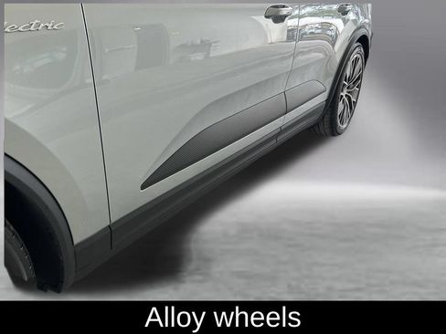 Used 2025 Porsche Macan Electric RWD image 17
