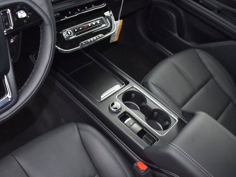 New 2025 Lincoln Corsair Reserve image 16