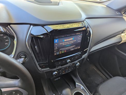 Used 2023 Chevrolet Traverse LT image 23