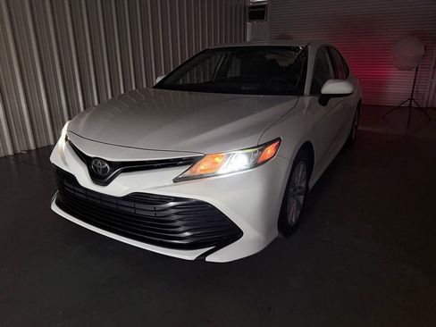 Used 2019 Toyota Camry LE FWD image 8