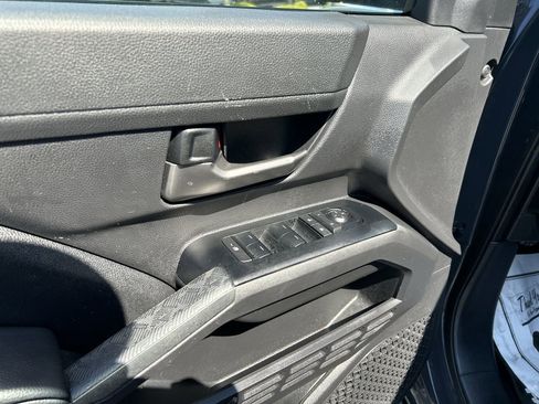 Used 2025 Toyota Tacoma TRD Off-Road AWD/4WD image 21