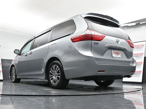 Used 2019 Toyota Sienna XLE w/ XLE Navigation Package image 39