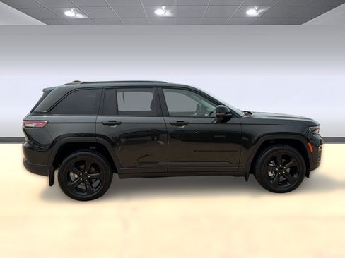 Used 2023 Jeep Grand Cherokee Limited w/ Luxury Tech Group II AWD/4WD image 8