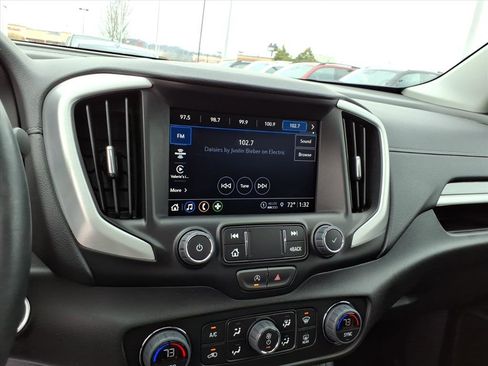 Used 2024 GMC Terrain SLT w/ Elevation Edition image 21