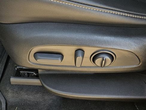 Used 2022 Chevrolet Traverse LT w/ LPO, Floor Liner Package FWD image 31