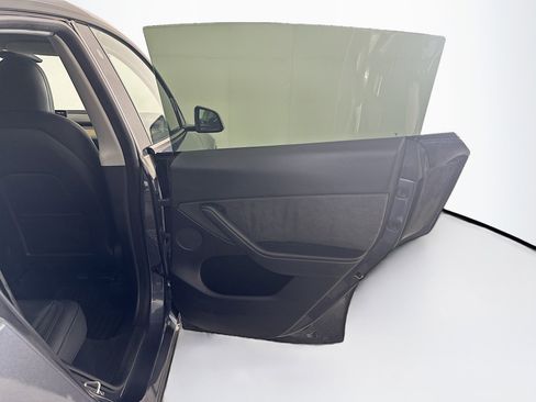 Used 2023 Tesla Model Y Long Range image 32