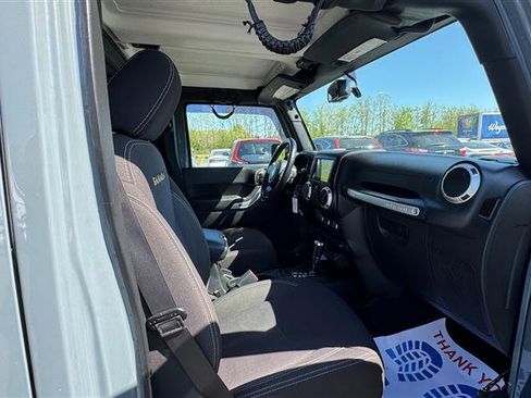 Used 2015 Jeep Wrangler Unlimited Sahara image 39