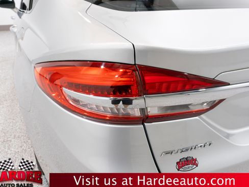 Used 2018 Ford Fusion SE FWD image 9