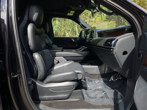 Used 2023 Lincoln Navigator Reserve image 24