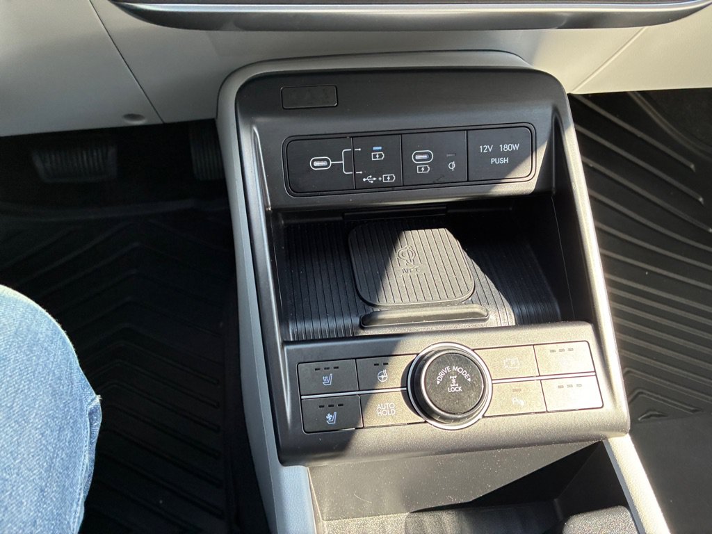 Used 2024 Hyundai Kona Limited AWD/4WD image 31
