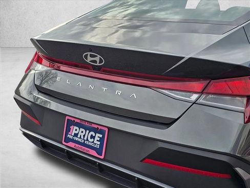 Used 2024 Hyundai Elantra SEL image 12
