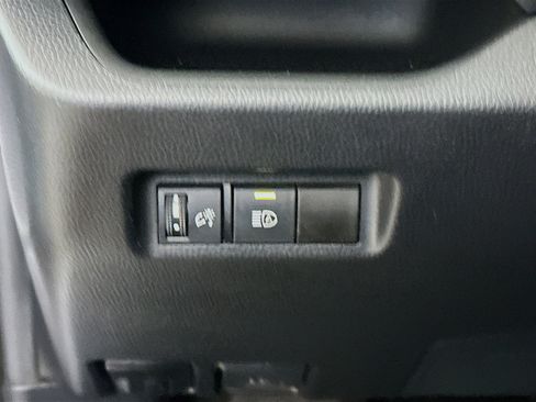 Used 2021 Toyota RAV4 LE FWD image 16