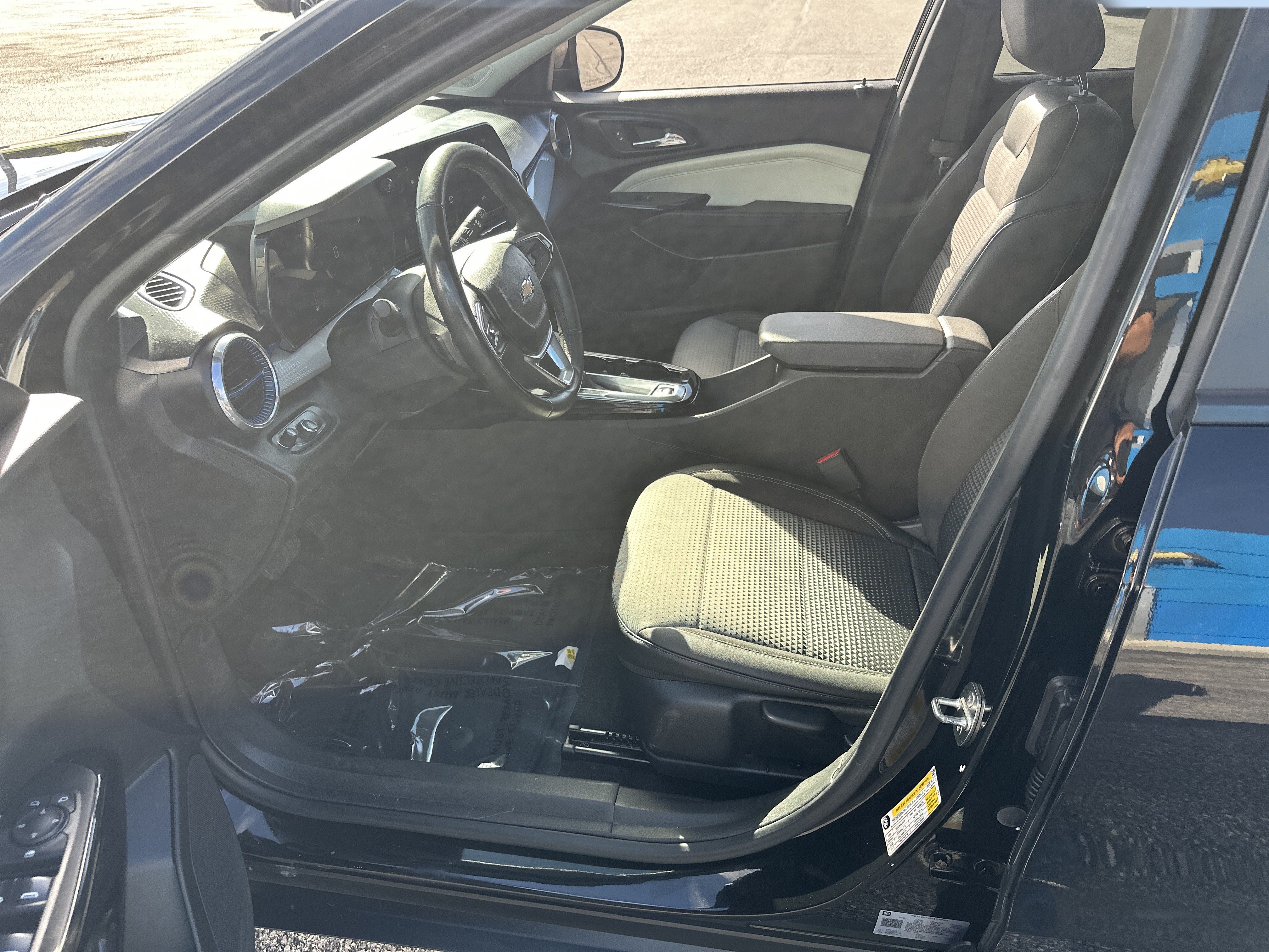 Certified 2024 Chevrolet Trax LT w/ Driver Confidence Package FWD image 9