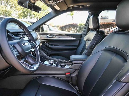 New 2025 Jeep Grand Cherokee Limited image 14