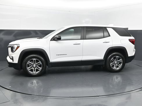 Used 2026 GMC Terrain Elevation FWD image 2