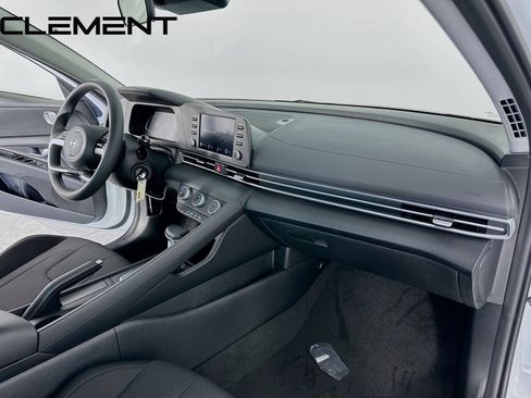 Certified 2026 Hyundai Elantra SE FWD image 33